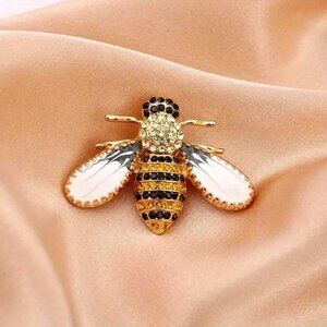 Chic Bee Brooch Pin